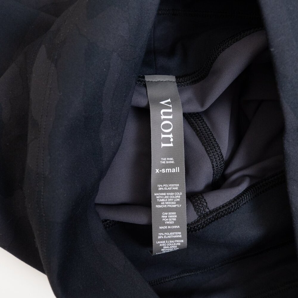 Vuori Daily Legging Black Camo 7/8 Length BreatheInterlock™ - Picture 11 of 13